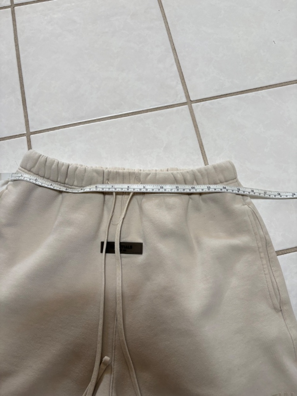 Essentials Fear of God Classic Sweatshort - Picture 4 of 8